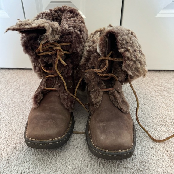 BORN women's fuzzy winter boots - Picture 10 of 12
